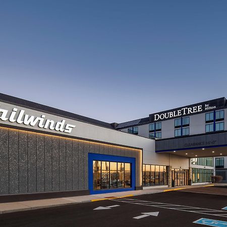 Hotel Doubletree By Hilton Madison East Exterior foto