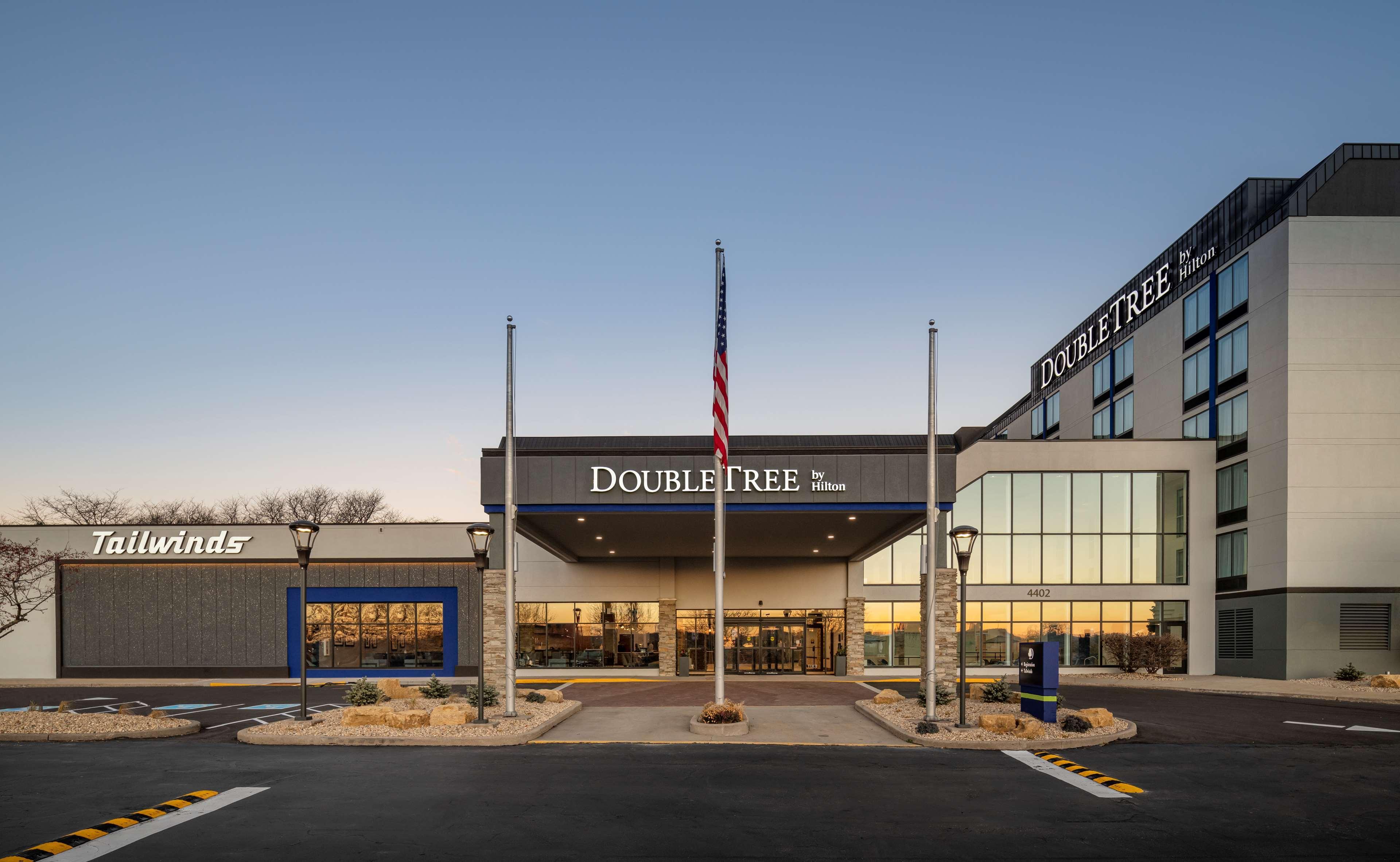 Hotel Doubletree By Hilton Madison East Exterior foto