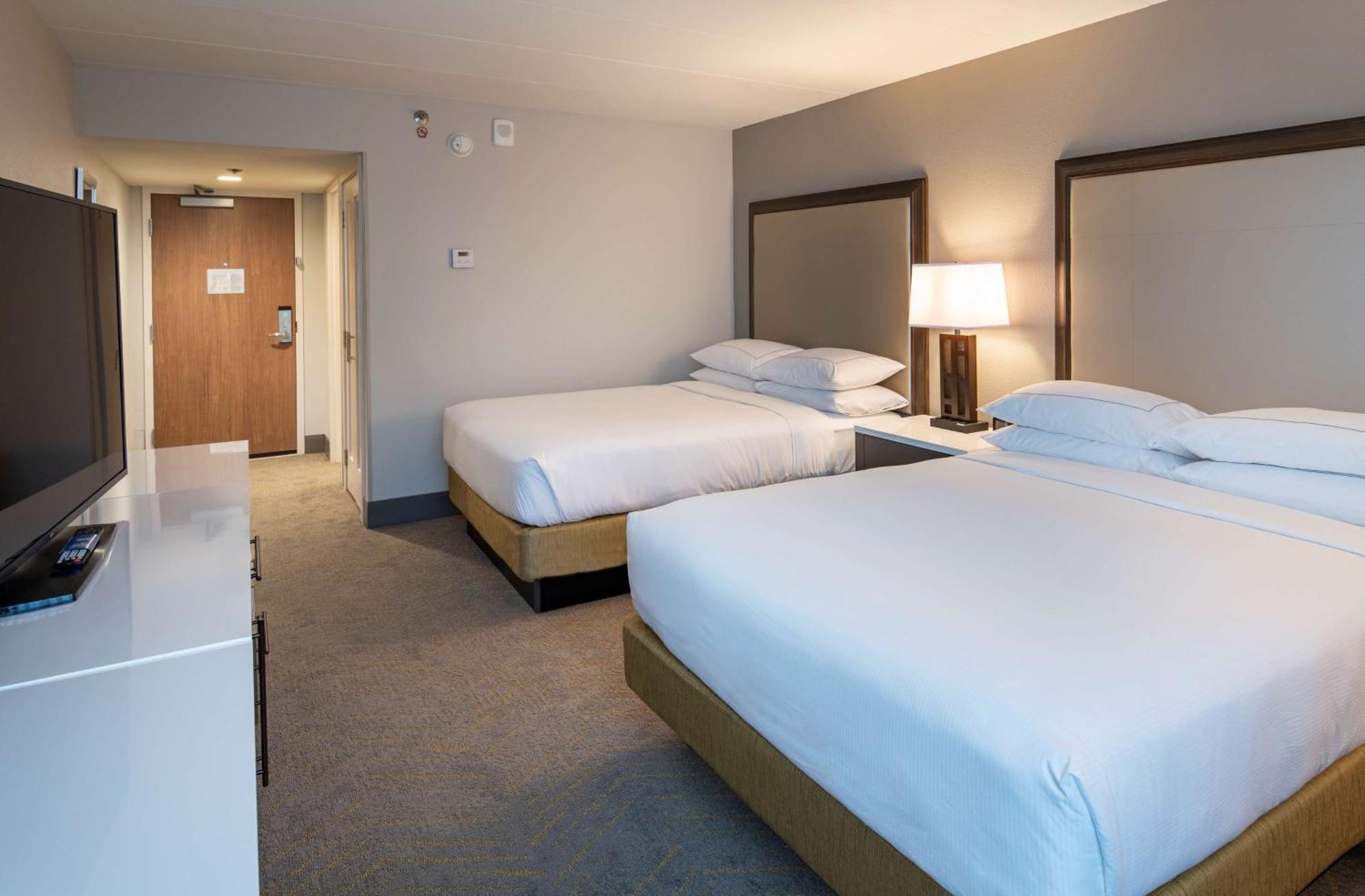Hotel Doubletree By Hilton Madison East Exterior foto