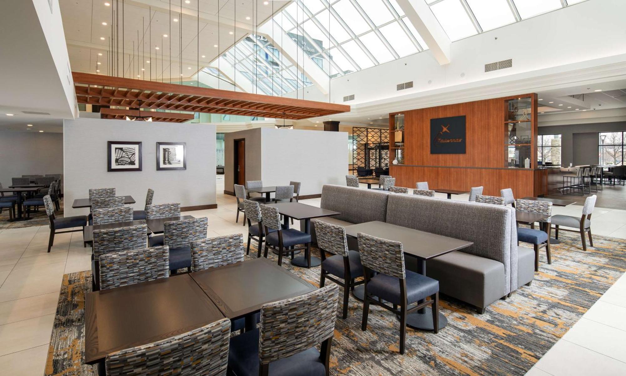 Hotel Doubletree By Hilton Madison East Exterior foto